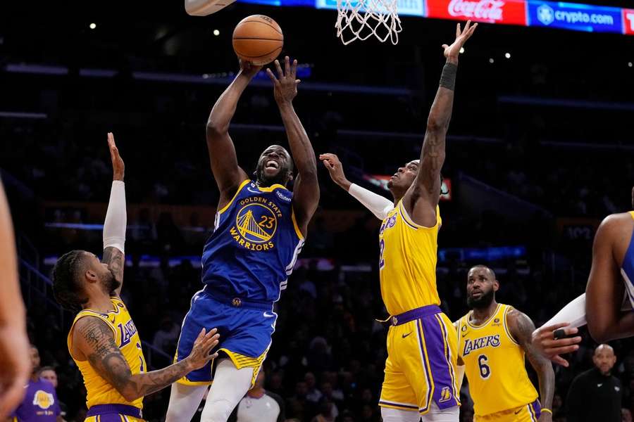 Draymond Green namens GSW in actie tegen de LA Lakers