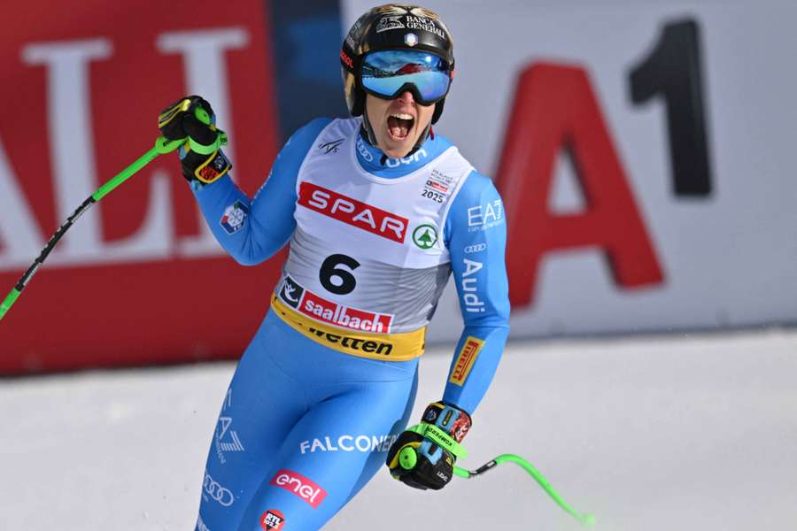 Federica Brignone esulta per l'argento a Saalbach