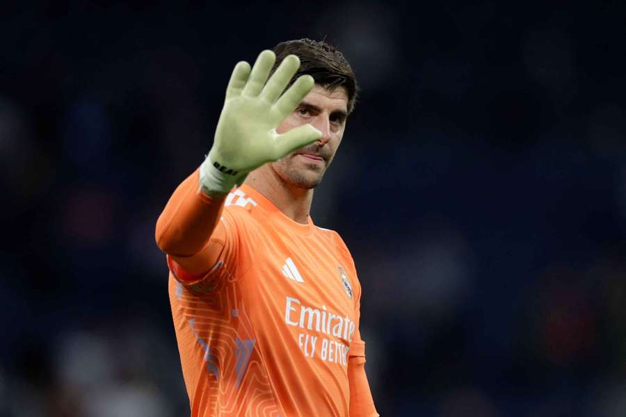 Courtois saluda al final del partido
