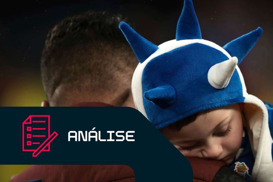 Um jovem dragão adormece durante a primeira jornada do Mundial de Clubes diante do Palmeiras