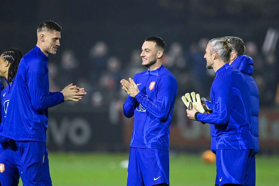 Pasveer krijgt bij Oranje rugnummer 1, Bijlow nummer 13 en Noppert nummer 23