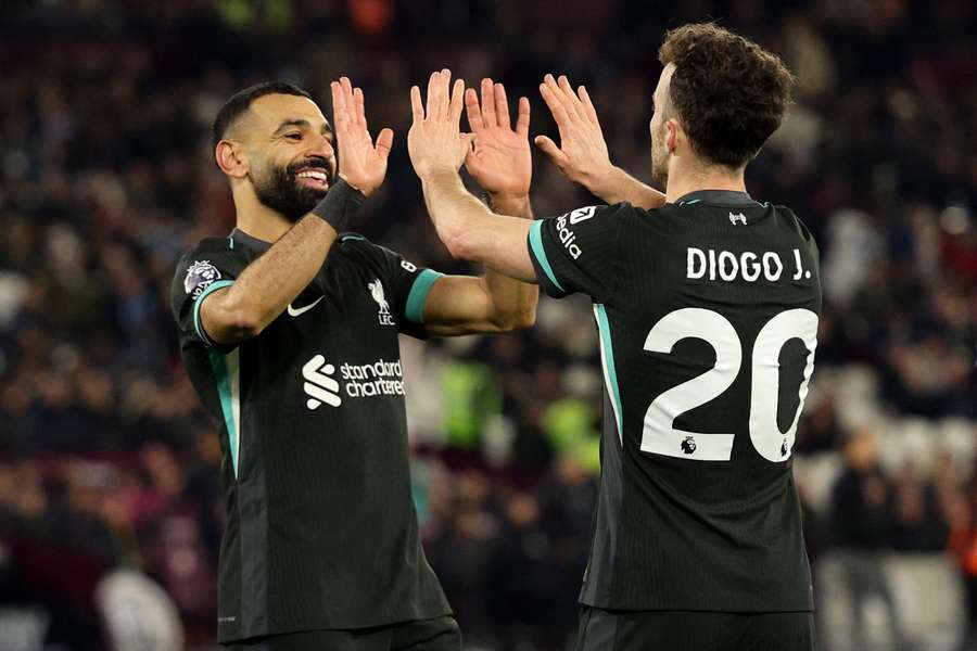 Salah célèbre avec Diogo Jota