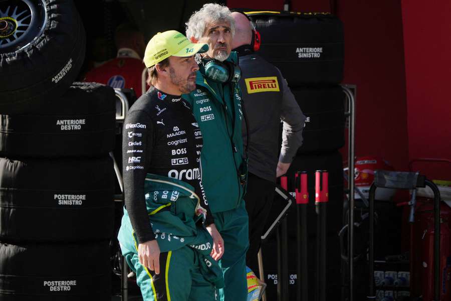 Fernando Alonso com a Aston Martin