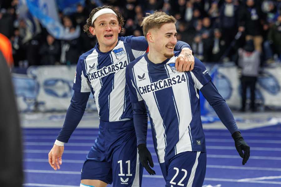 Vorlagengeber Reese und Torschütze Winkler bejubeln den einzigen Treffer des Abends Vorlagengeber Reese und Torschütze Winkler bejubeln den einzigen Treffer des Abends