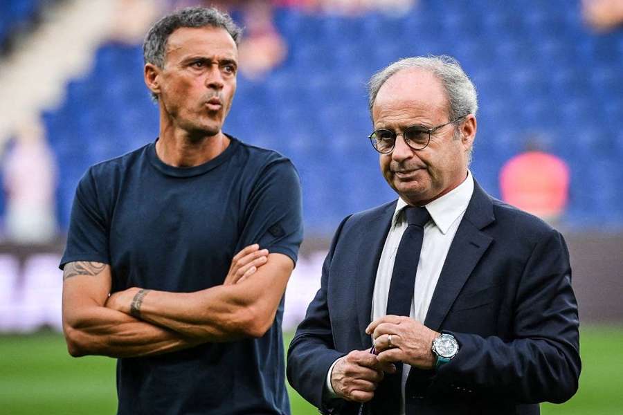 Luis Enrique et Luis Campos, côte à côte, avant PSG-Lorient, en août dernier. 