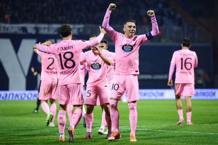 Iago Aspas celebra uno de los goles de Pablo Durán Iago Aspas celebra uno de los goles de Pablo Durán