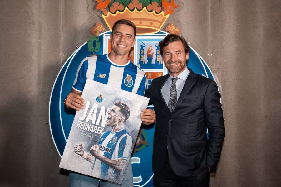 Jan Bednarek with André Villas-Boas Jan Bednarek with André Villas-Boas
