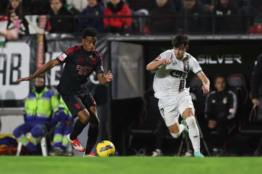 Leandro Barreiro em ação diante do Estrela da Amadora