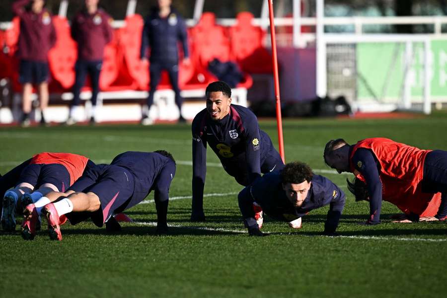 Morgan Rogers no treino da seleção de Inglaterra