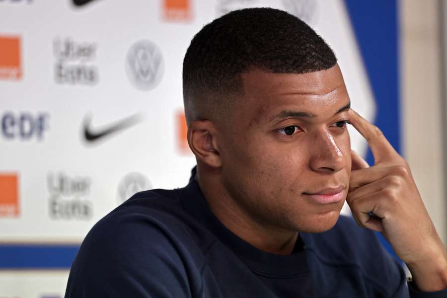 Mbappe says he has no intention of leaving PSG this season