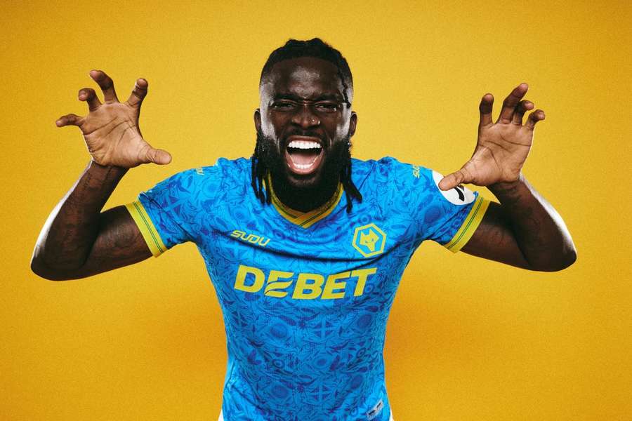 Tolu Arokodare com as cores do Wolves