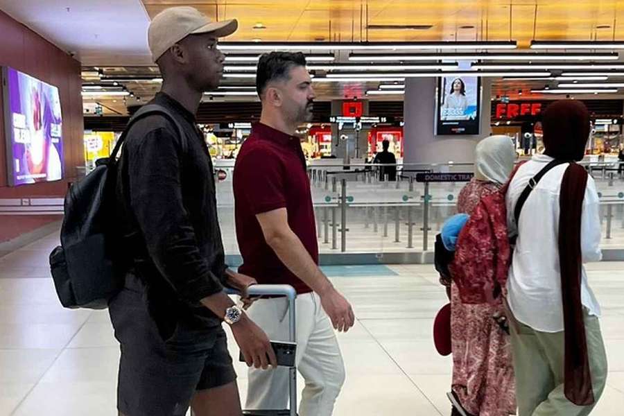 Tiago Djaló no aeroporto em Istambul