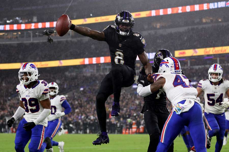 Ravens QB Lamar Jackson stal de show tegen de Buffalo Bills.