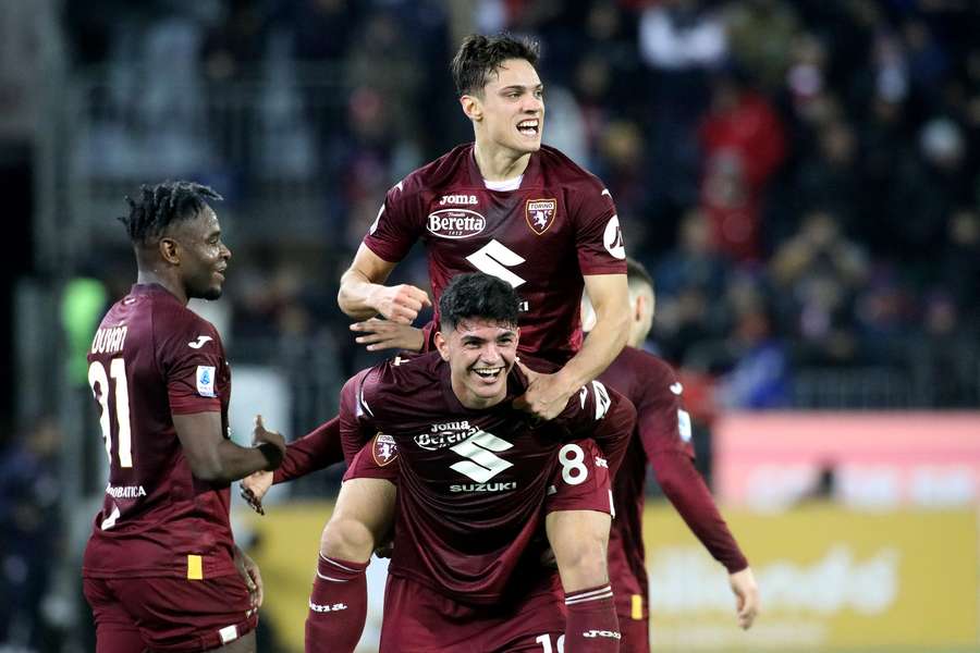 Turín FC si z Cagliari veze všechny body.