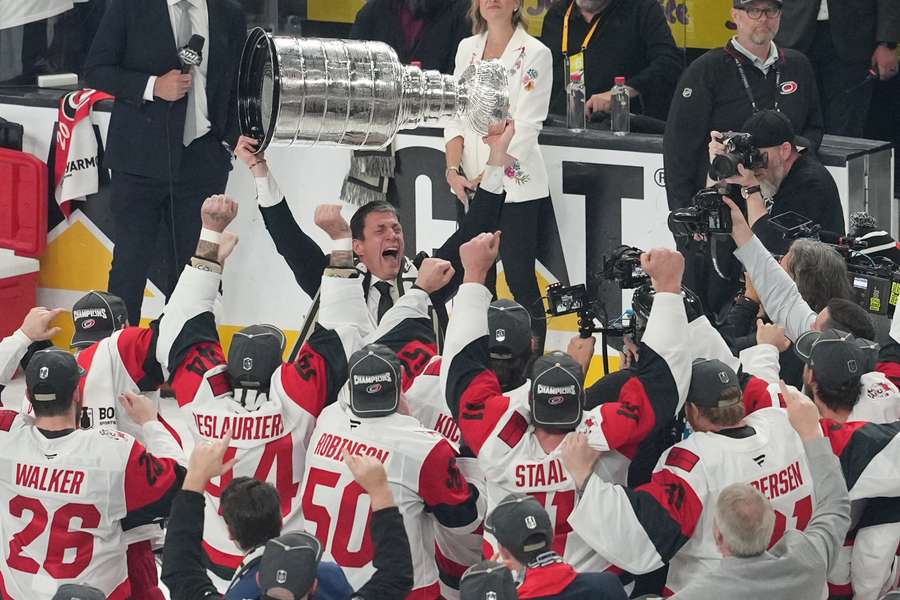 Hokejisté Caroliny získali Stanley Cup.