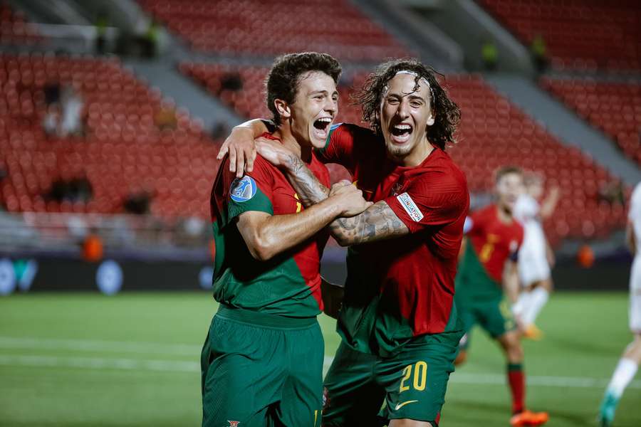 Os festejos de João Neves e Fábio Silva