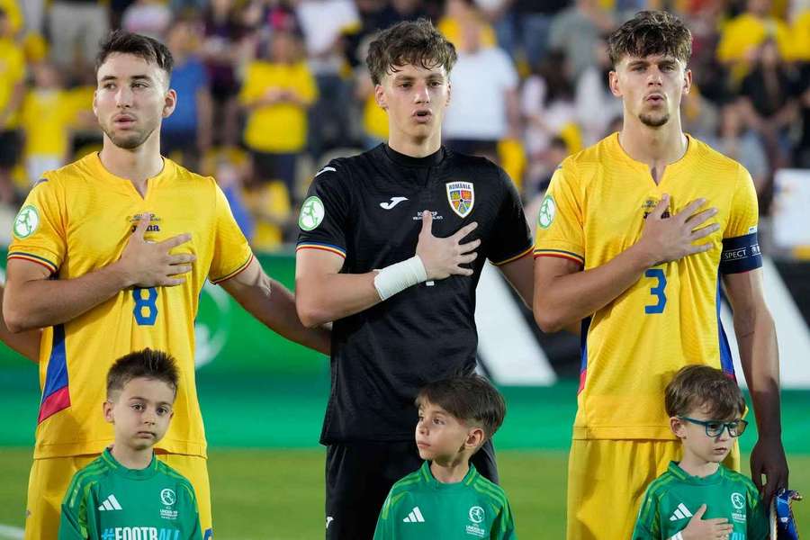 Rafael Munteanu (centru) a fost convocat la lotul României U21