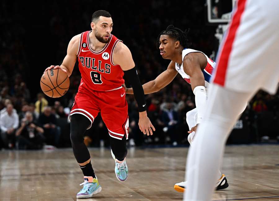 Chicago Bulls' US' small forward Zach LaVine runs with the ball during the 2023 NBA Paris Games basketball match