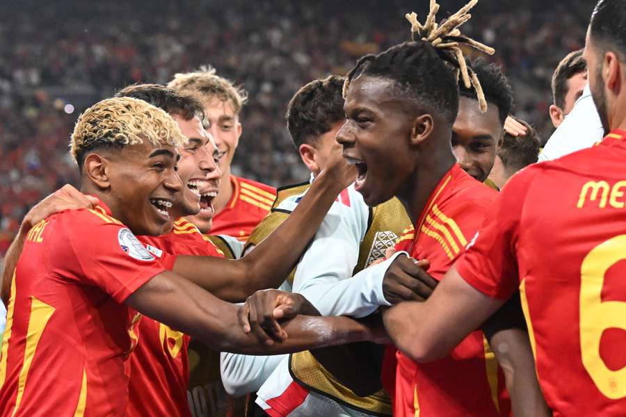 Lamine Yamal y Nico Williams, amigos pero rivales en sus equipos