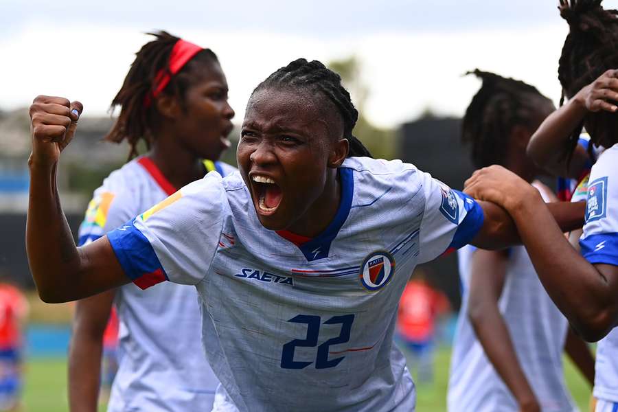 Melchie Dumonay celebra vitória do Haiti