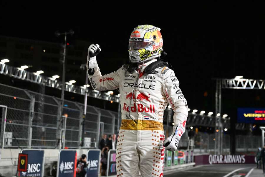 Verstappen celebra su victoria en Las Vegas.