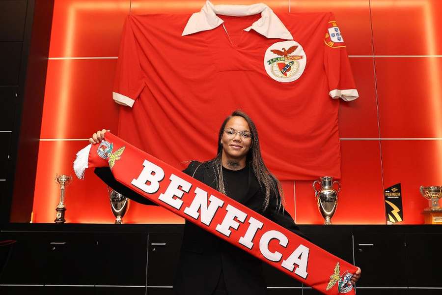 Nycole Raysla renovou com o Benfica