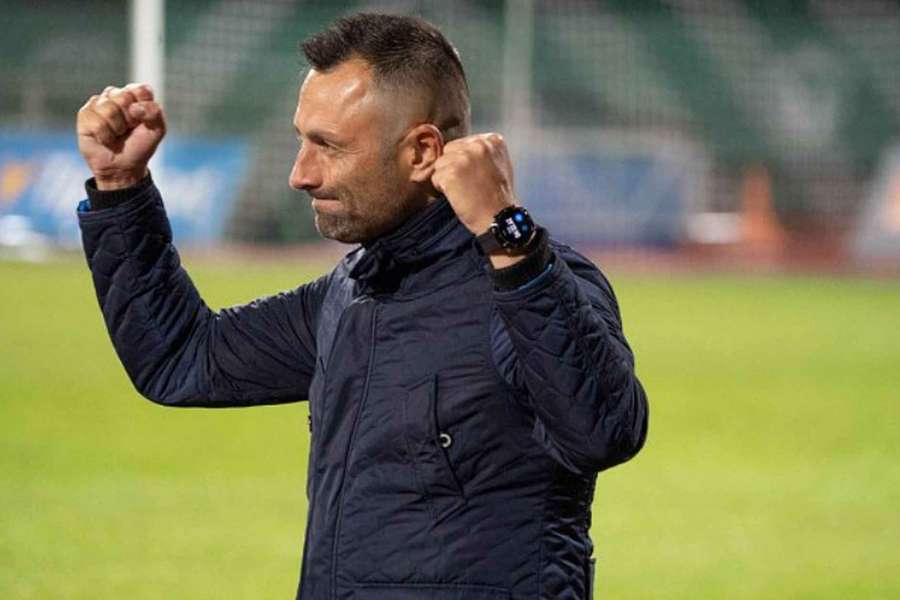 Český trenér David Oulehla si protáhne své slovenské angažmá. Český trenér David Oulehla si protáhne své slovenské angažmá.