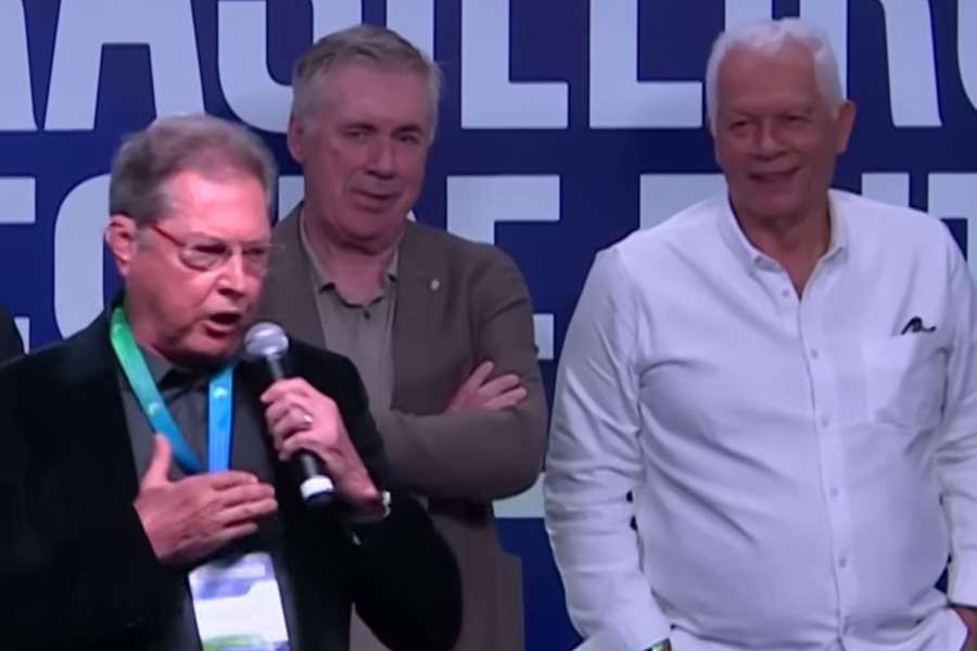 Oswaldo de Oliveira, Carlo Ancelotti e Emerson Leão em evento na CBF Oswaldo de Oliveira, Carlo Ancelotti e Emerson Leão em evento na CBF