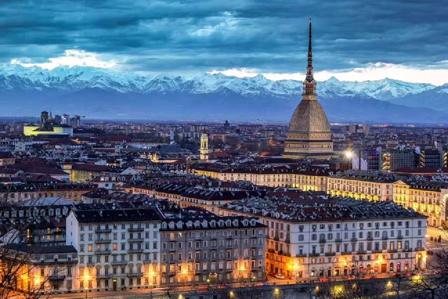 La Mole Antonelliana domine Turin