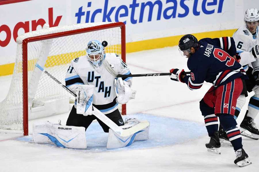 Vaněček v NHL vychytal výhru rozjetému Utahu, Faksa a Hronek asistovali Vaněček v NHL vychytal výhru rozjetému Utahu, Faksa a Hronek asistovali