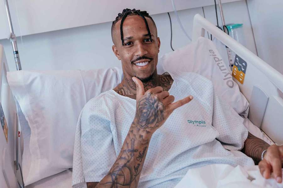 Militao, en el hospital después de su cirugía.