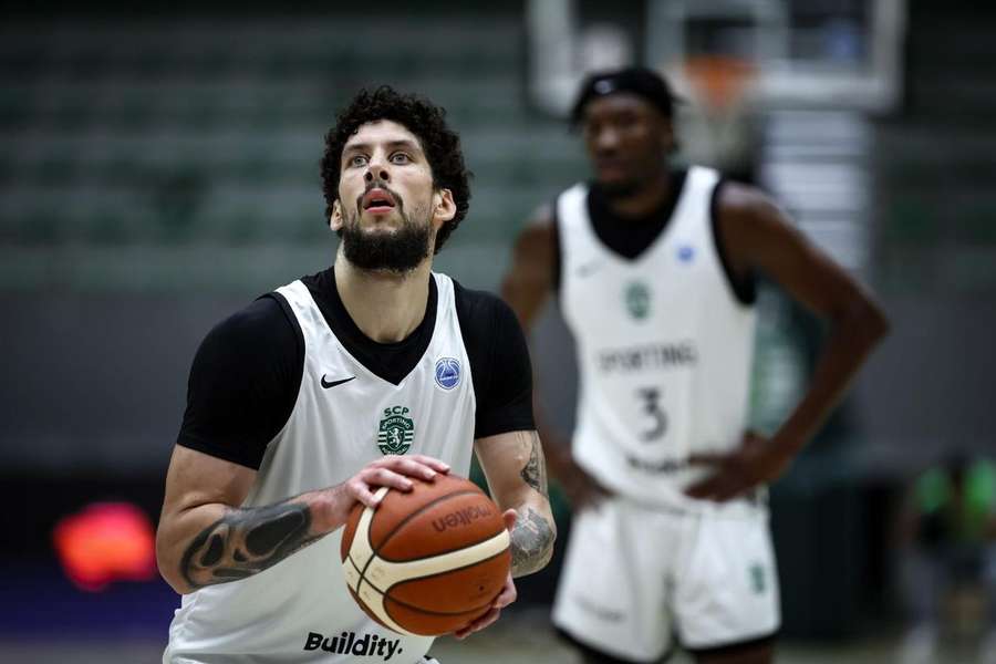 Sporting derrotado na Eslováquia