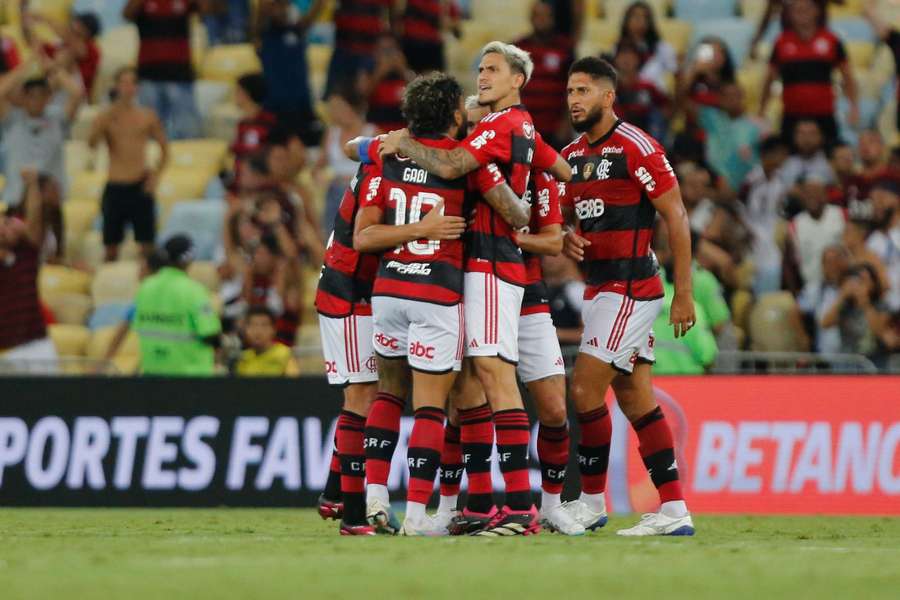 O Flamengo está na frente da eliminatória depois de ter vencido o Vasco da Gama no primeiro jogo das meias-finais do Campeonato Carioca