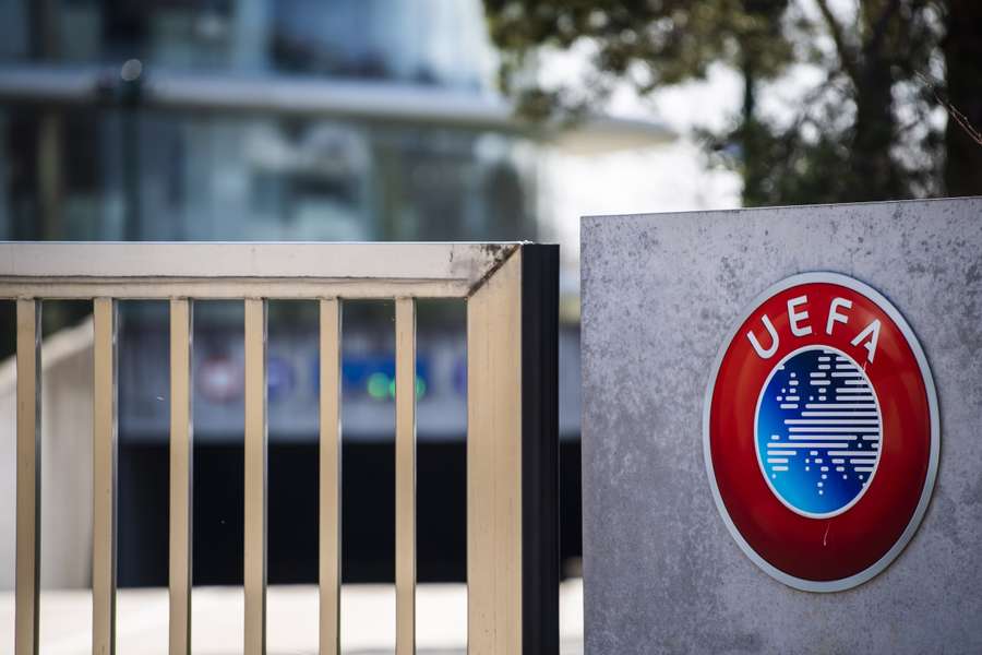 Het logo van UEFA in Nyon