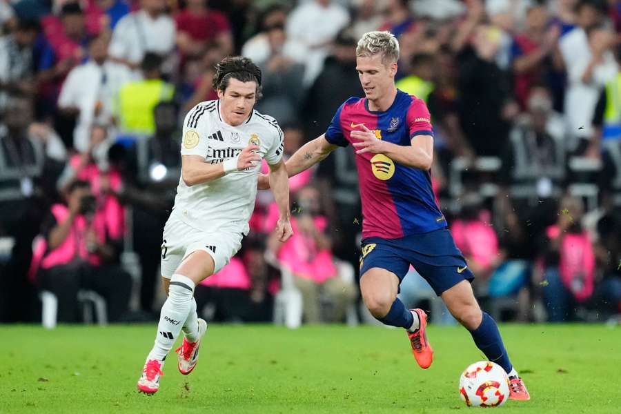 Fran García, ante Dani Olmo, en la última final de la Supercopa de España