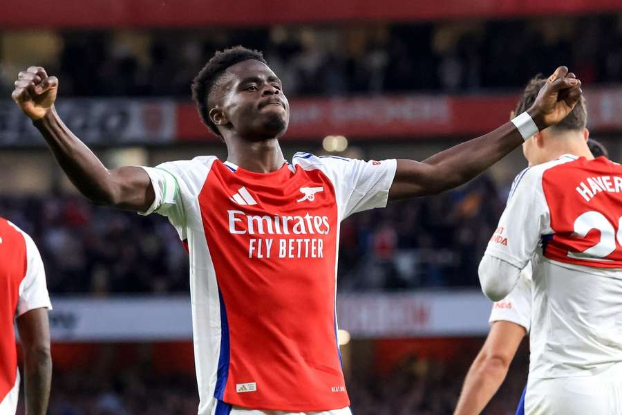 Saka festejou pelo Arsenal