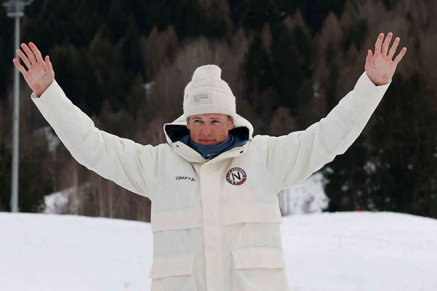 Norueguês Johannes Klaebo celebra 11.º ouro olímpico