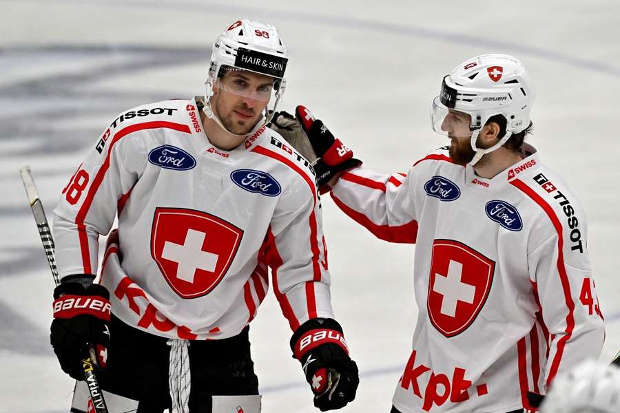 Hokejisté Švýcarska zvítězili v Brně nad Finskem 2:1.