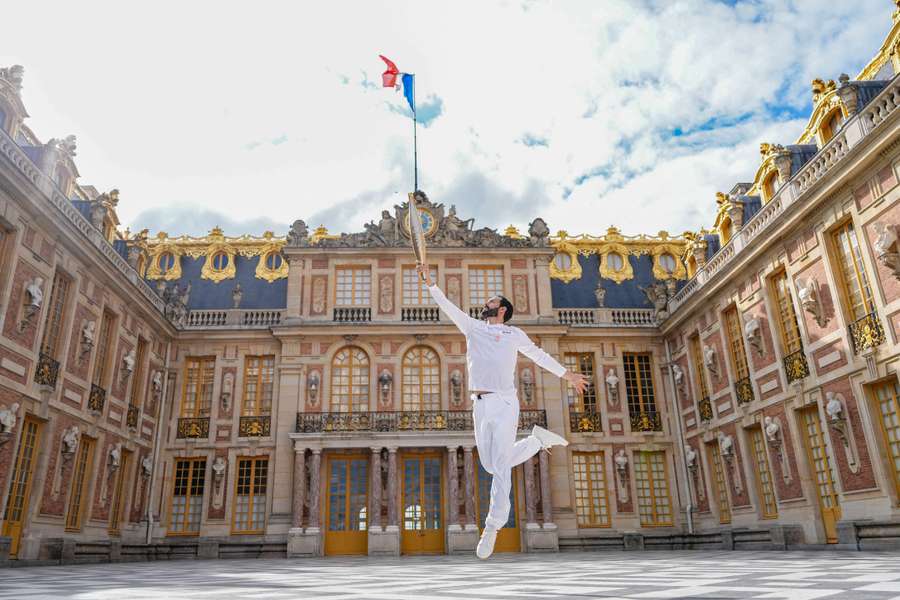 Torța olimpică la Palatul Versailles