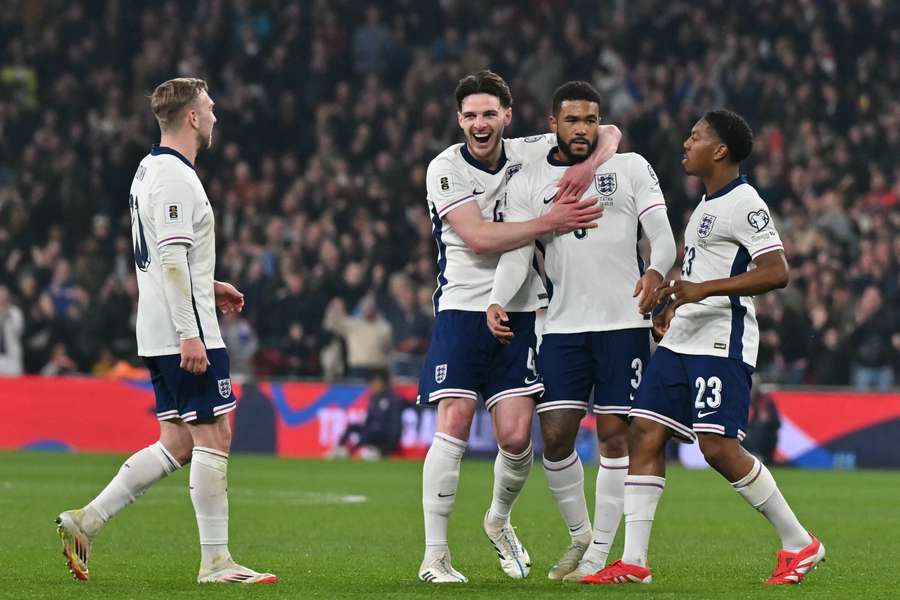 Reece James a inscrit un coup franc parfait Reece James a inscrit un coup franc parfait