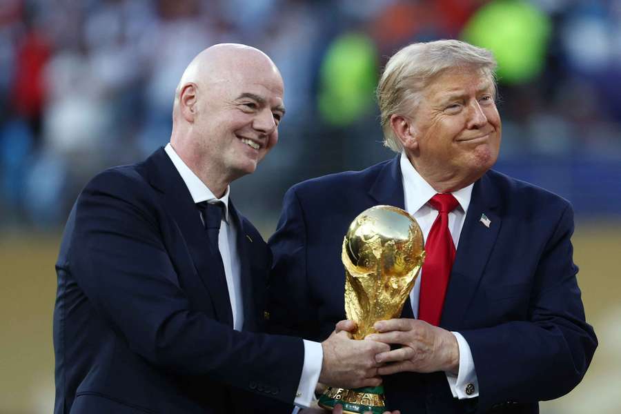 Președintele FIFA, Gianni Infantino, alături de președintele SUA, Donald Trump. Președintele FIFA, Gianni Infantino, alături de președintele SUA, Donald Trump.
