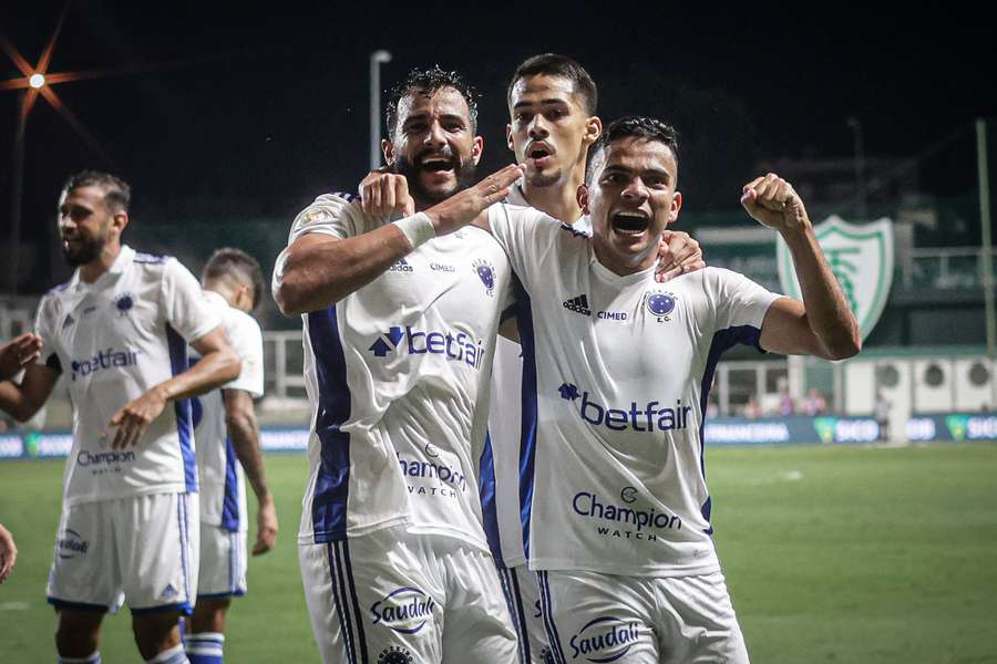 O Cruzeiro atropelou o América-MG no Independência no domingo