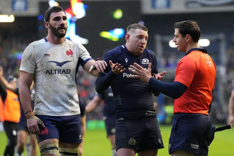 Scotland were denied in controversial circumstances as France won 20-16 at Murrayfield
