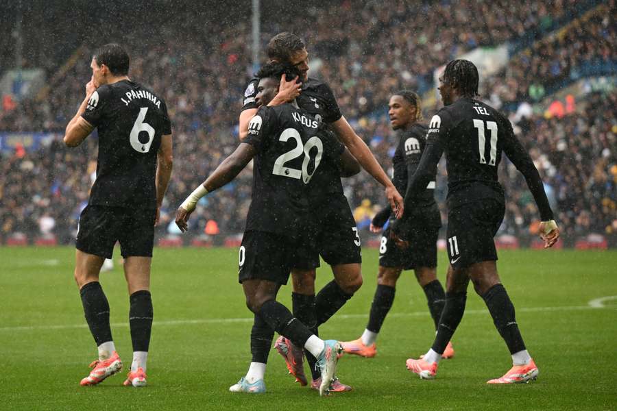 Tottenham vyhrál v Leedsu 2:1.