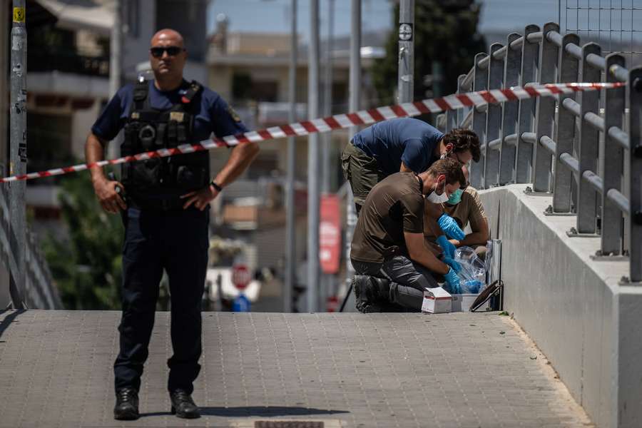 Polícia trabalha em busca de provas após morte de torcedor grego