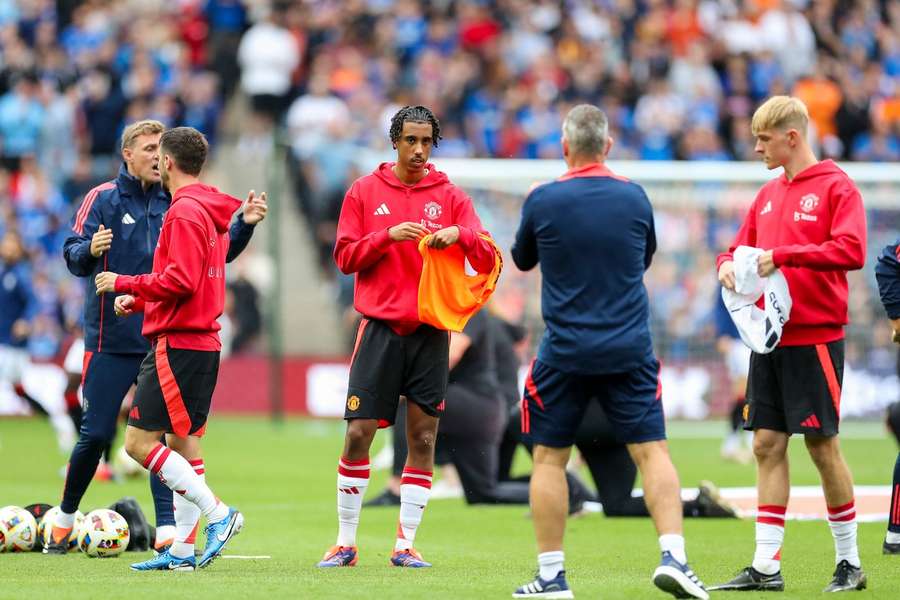 Yoro debuta con el Manchester United en el amistoso contra el Rangers