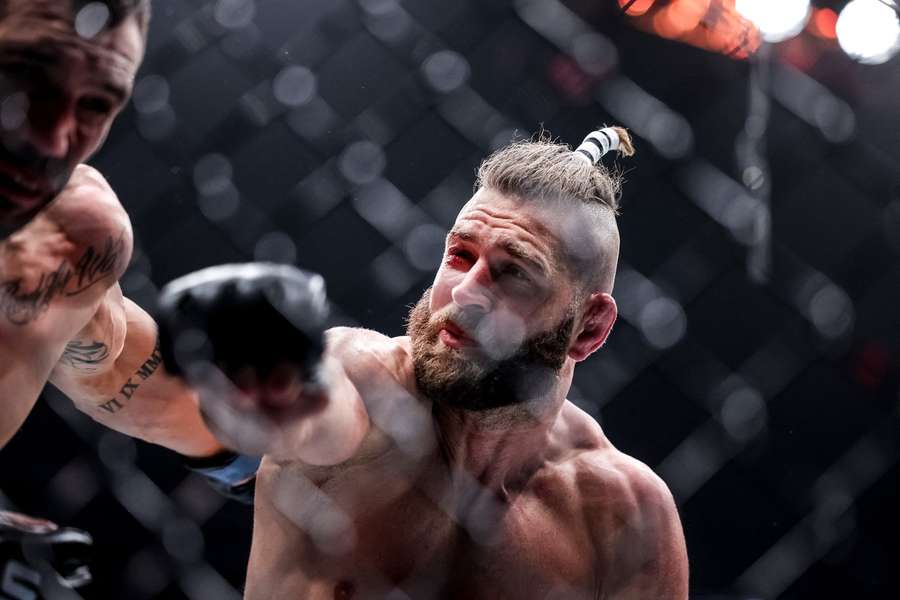 Jiří Procházka porazil Aleksandara Rakiča na galavečere UFC 300.