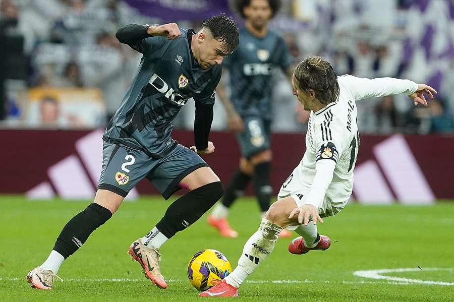 Dribling devastator al lui Andrei Rațiu în fața lui Modric de la Real Madrid 