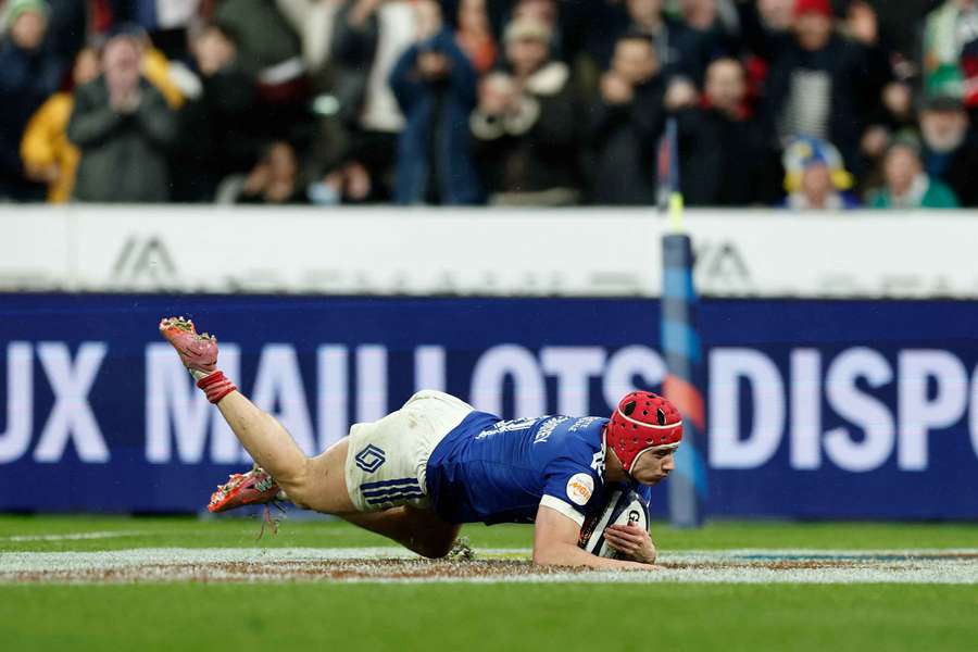 France's Louis Bielle-Biarrey scores their fourth try 