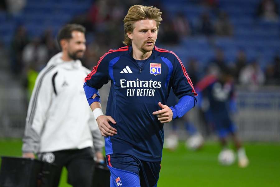 Záložník Lyonu Šulc si kvůli zranění do konce roku nejspíš nezahraje. Záložník Lyonu Šulc si kvůli zranění do konce roku nejspíš nezahraje.